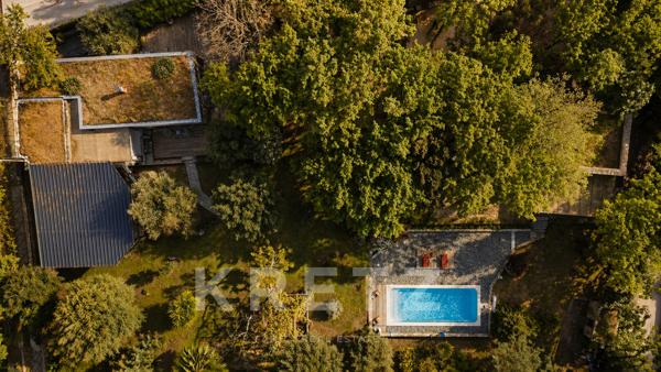 AU COEUR DES VIGNOBLES DE PATRIMONIO – PROPRIÉTÉ DE CHARME AVEC DEUX VILLAS ET PISCINE
