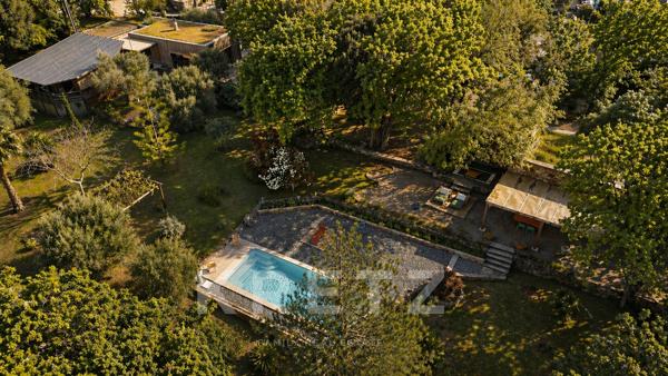 AU COEUR DES VIGNOBLES DE PATRIMONIO – PROPRIÉTÉ DE CHARME AVEC DEUX VILLAS ET PISCINE