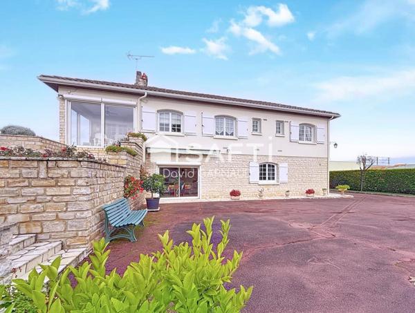 Propriété avec piscine de 200 m² au cœur de Châteauneuf-sur-Charente