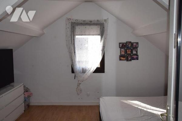 LA BAZOGE MONTPINCON- Ensemble immobilier loués de 3 logements. 

Un ensemble de 3 logements ...