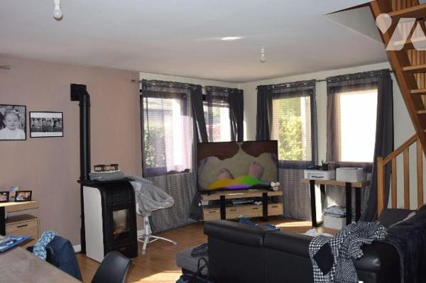 LA BAZOGE MONTPINCON- Ensemble immobilier loués de 3 logements. 

Un ensemble de 3 logements ...