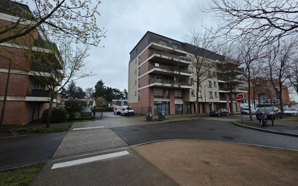 Stationnement à louer    Orléans