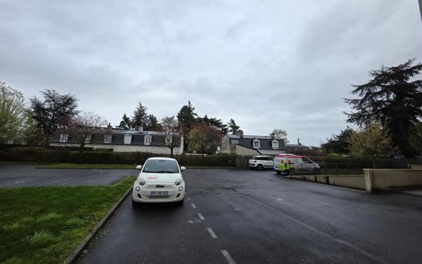 Stationnement à louer    Orléans