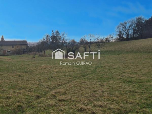 Terrain constructible d'environ 10700 M2 avec maison