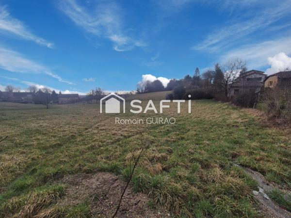 Terrain constructible d'environ 10700 M2 avec maison