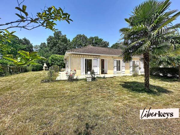 Maison de plain pied avec parc boisé