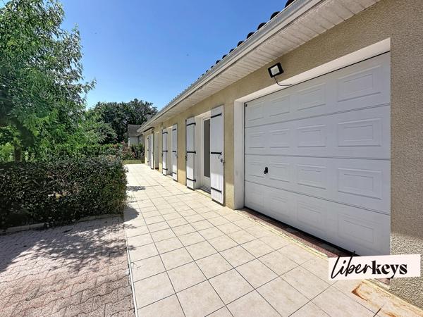 Maison de plain pied avec parc boisé