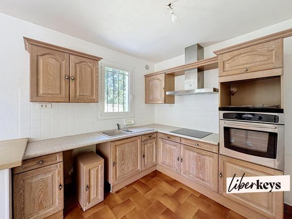 Maison de plain pied avec parc boisé
