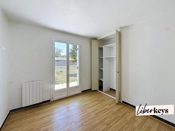 Maison de plain pied avec parc boisé