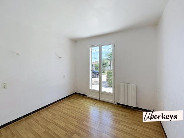 Maison de plain pied avec parc boisé