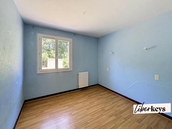 Maison de plain pied avec parc boisé