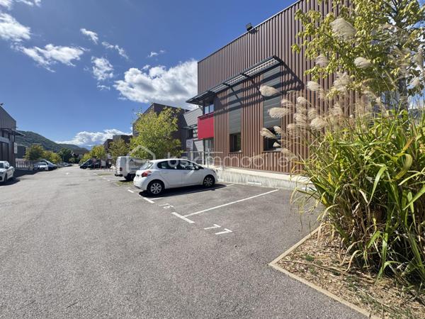 Local commercial de 341 m²