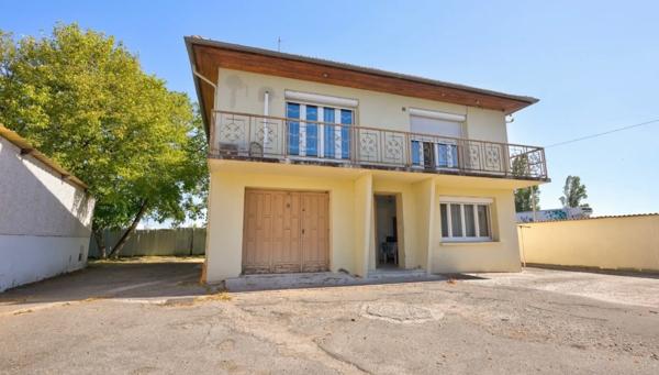 Maison
         5 pièces
        - 180 m² Bien prestige 850 000 € *
