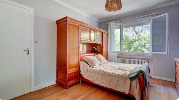 Maison
         5 pièces
        - 180 m² Bien prestige 850 000 € *