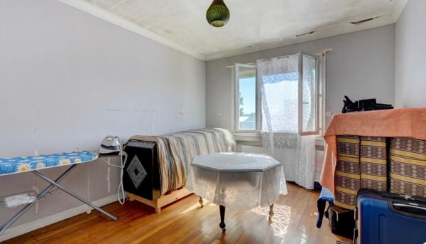 Maison
         5 pièces
        - 180 m² Bien prestige 850 000 € *