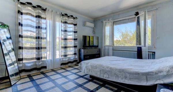 Maison
         5 pièces
        - 180 m² Bien prestige 850 000 € *