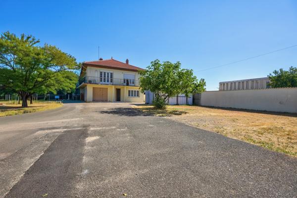 Maison
         5 pièces
        - 180 m² Bien prestige 850 000 € *