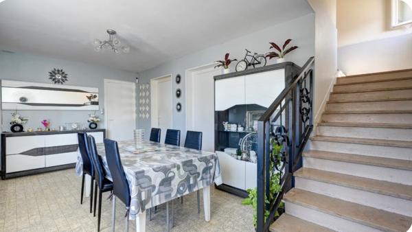 Maison
         5 pièces
        - 180 m² Bien prestige 850 000 € *