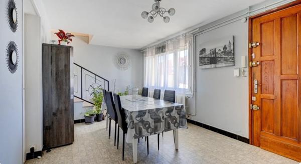 Maison
         5 pièces
        - 180 m² Bien prestige 850 000 € *