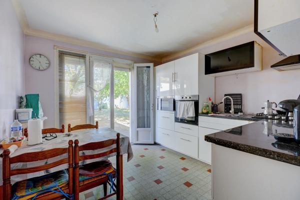 Maison
         5 pièces
        - 180 m² Bien prestige 850 000 € *
