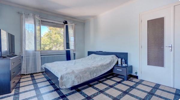 Maison
         5 pièces
        - 180 m² Bien prestige 850 000 € *