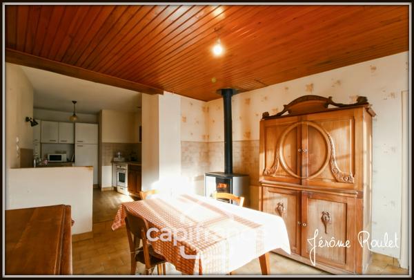 Maison en pierre à vendre 5 pièces 3 chambres Dépendances Terrain 1,5 ha Champigny-En-Rochereau (86)