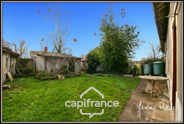 Maison en pierre à vendre 5 pièces 3 chambres Dépendances Terrain 1,5 ha Champigny-En-Rochereau (86)