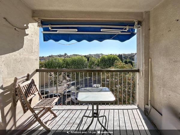 Manosque centre-ville – Lumineux appartement traversant de 78 m² entièrement rénové, avec balcon-terrasse, sans vis-à-vis et parking sécurisé.