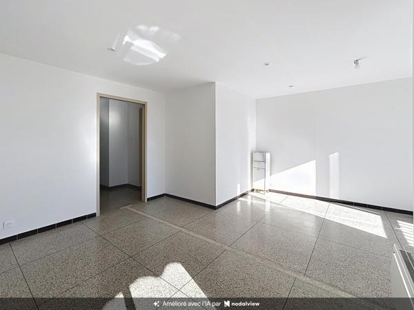 Manosque centre-ville – Lumineux appartement traversant de 78 m² entièrement rénové, avec balcon-terrasse, sans vis-à-vis et parking sécurisé.