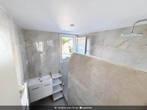Manosque centre-ville – Lumineux appartement traversant de 78 m² entièrement rénové, avec balcon-terrasse, sans vis-à-vis et parking sécurisé.