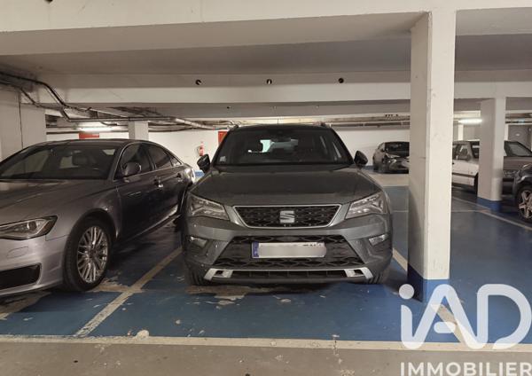 Parking à vendre 200 m² Colombes