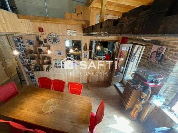 225 m² habitables, nombreuses chambres, cour intérieure. Possibilité de diviser.