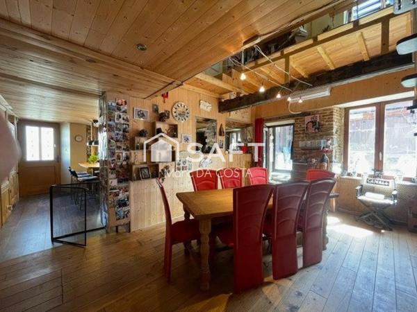 225 m² habitables, nombreuses chambres, cour intérieure. Possibilité de diviser.