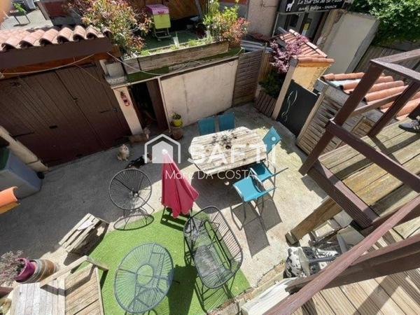 225 m² habitables, nombreuses chambres, cour intérieure. Possibilité de diviser.