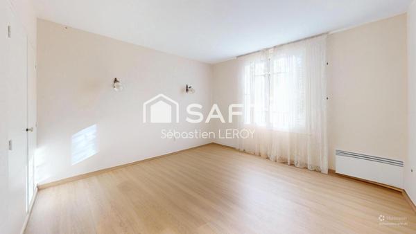 Grande maison familiale avec dépendances.