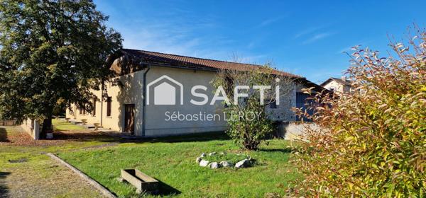 Grande maison familiale avec dépendances.