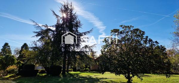 Grande maison familiale avec dépendances.