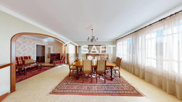 Grande maison familiale avec dépendances.