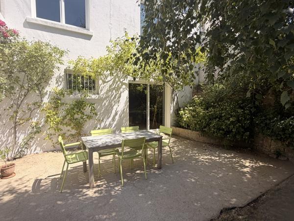 Maison familiale de caractère avec jardin paysager et terrain constructible en cœur de ville