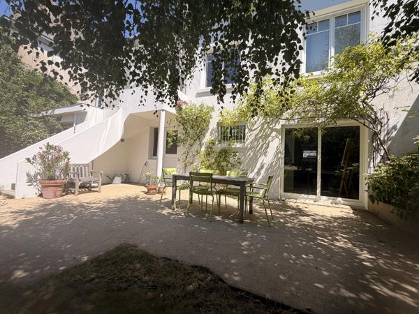 Maison familiale de caractère avec jardin paysager et terrain constructible en cœur de ville