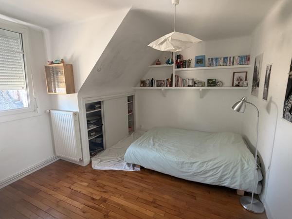 Maison familiale de caractère avec jardin paysager et terrain constructible en cœur de ville