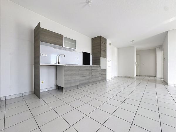 DERNIER ETAGE APPARTEMENT T3 LUMINEUX