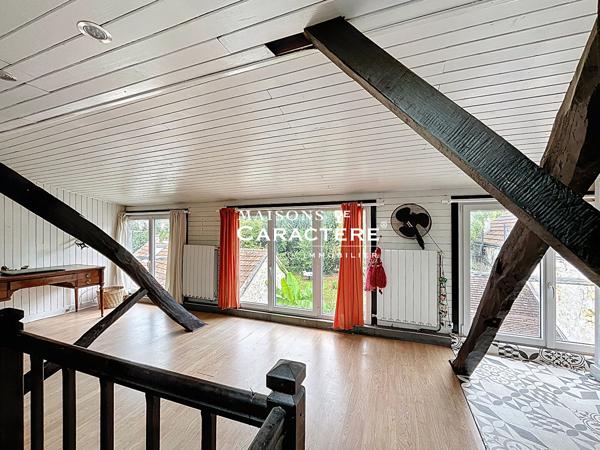 Maison en pierres atypique et dépendances au coeur d’un village authentique