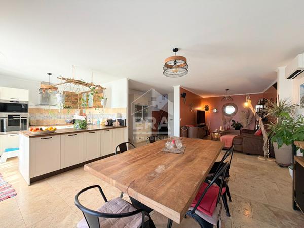 A VENDRE 84120 PERTUIS MAISON TYPE 7 PIECES DE 146 M² AVEC JARDIN, PISCINE ET GARAGE.