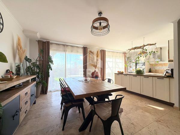 A VENDRE 84120 PERTUIS MAISON TYPE 7 PIECES DE 146 M² AVEC JARDIN, PISCINE ET GARAGE.