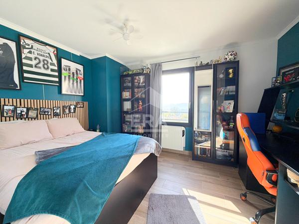 A VENDRE 84120 PERTUIS MAISON TYPE 7 PIECES DE 146 M² AVEC JARDIN, PISCINE ET GARAGE.