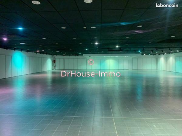 Commerce à louer 2 pièces de 700 m²