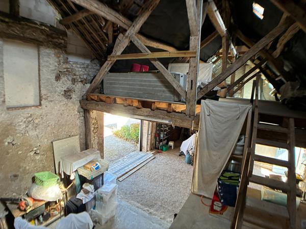 Bâtiment à vendre - Blois - Volumineuse grange + studio aménagé
