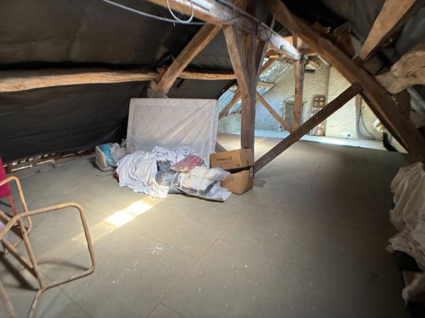 Bâtiment à vendre - Blois - Volumineuse grange + studio aménagé