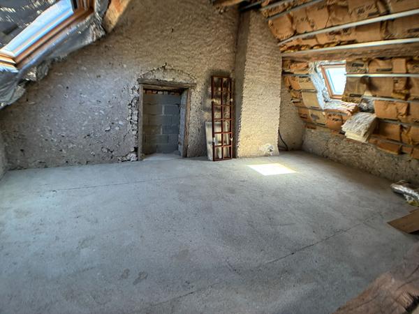 Bâtiment à vendre - Blois - Volumineuse grange + studio aménagé
